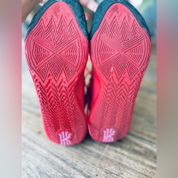 Nike Kyrie Flytrap 6 Low University Red size 9.5 men’s - Picture 4 of 10